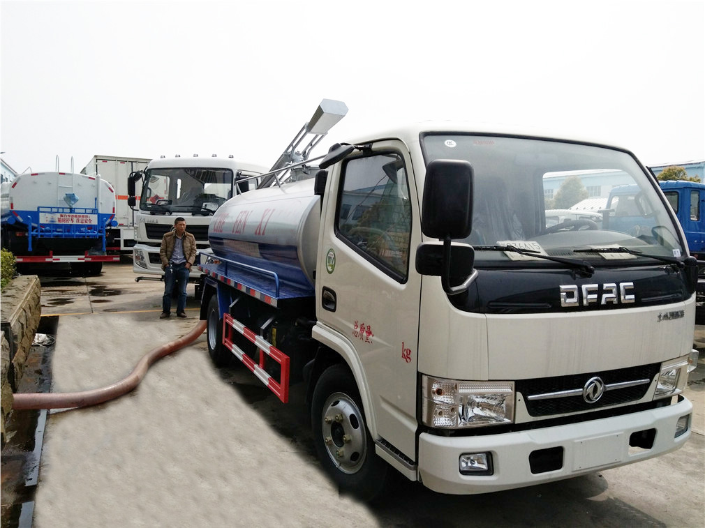 東風(fēng)小多利卡5方吸糞車