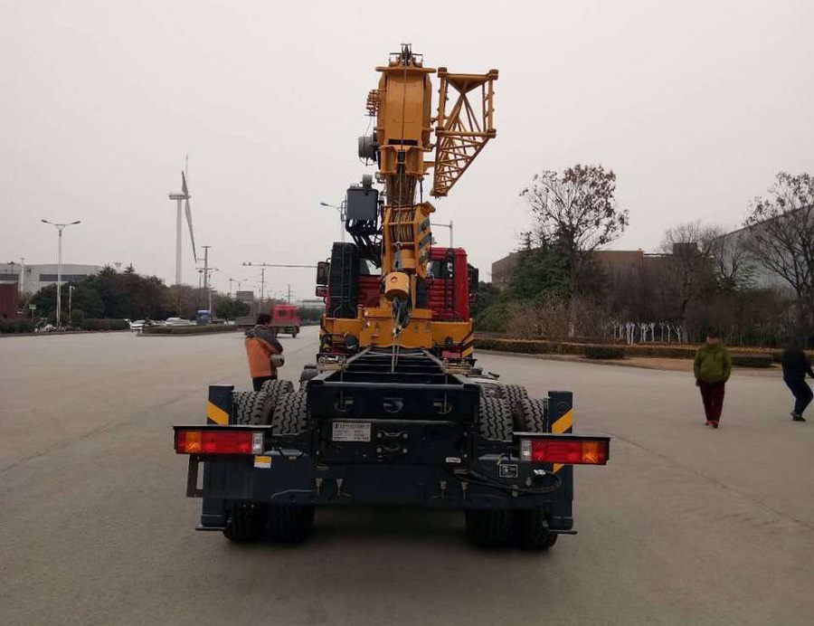 陜汽德龍前四后八隨車吊可裝多大吊機(jī)