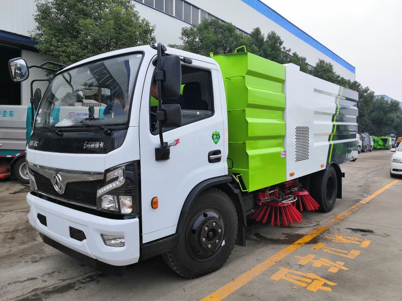 東風(fēng)多利卡8方掃路車  8方掃路車價(jià)格 報(bào)價(jià) 廠家 配置