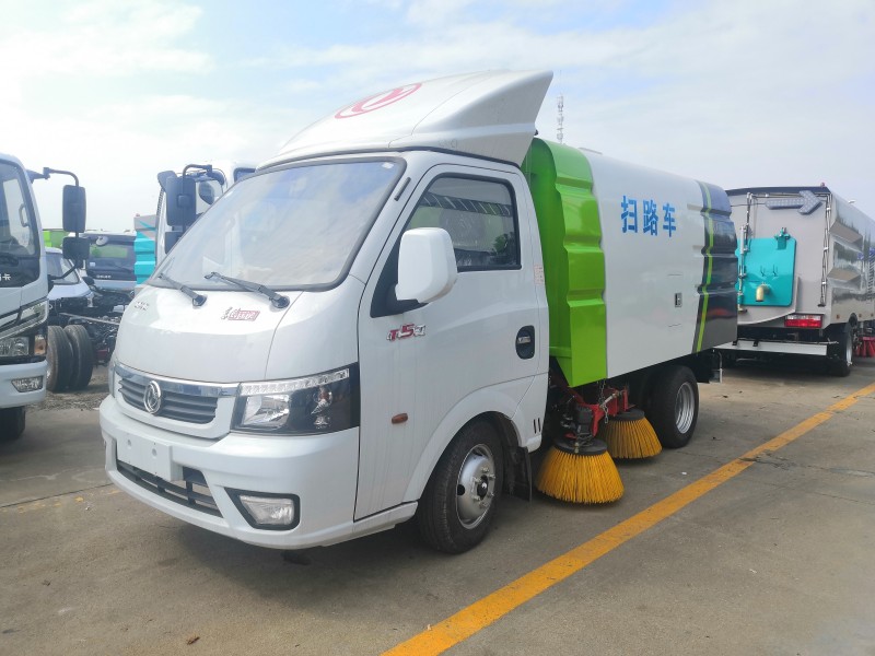 東風途逸3方掃路車價格 柴油掃路車報價  藍牌掃路車廠家