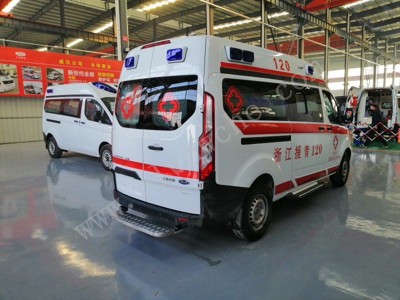 福特V362泰格頂監(jiān)護(hù)型救護(hù)車